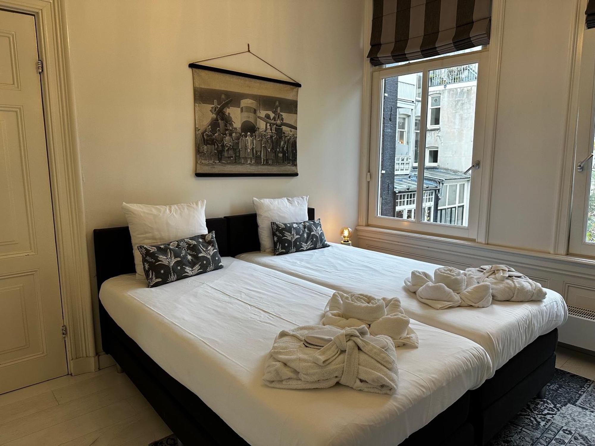 Nine-T-Teen Bed And Boutique Amsterdam Exteriör bild