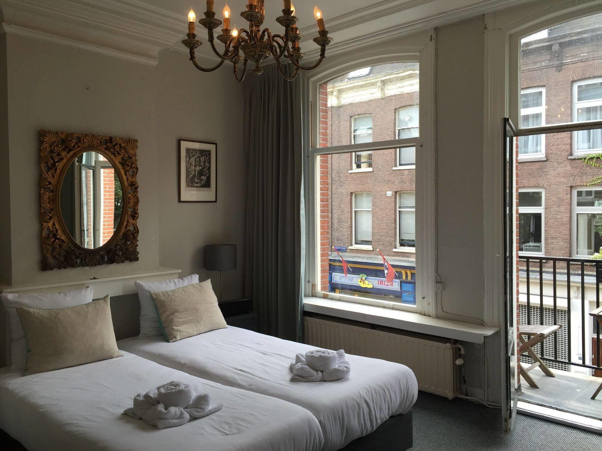 Nine-T-Teen Bed And Boutique Amsterdam Exteriör bild